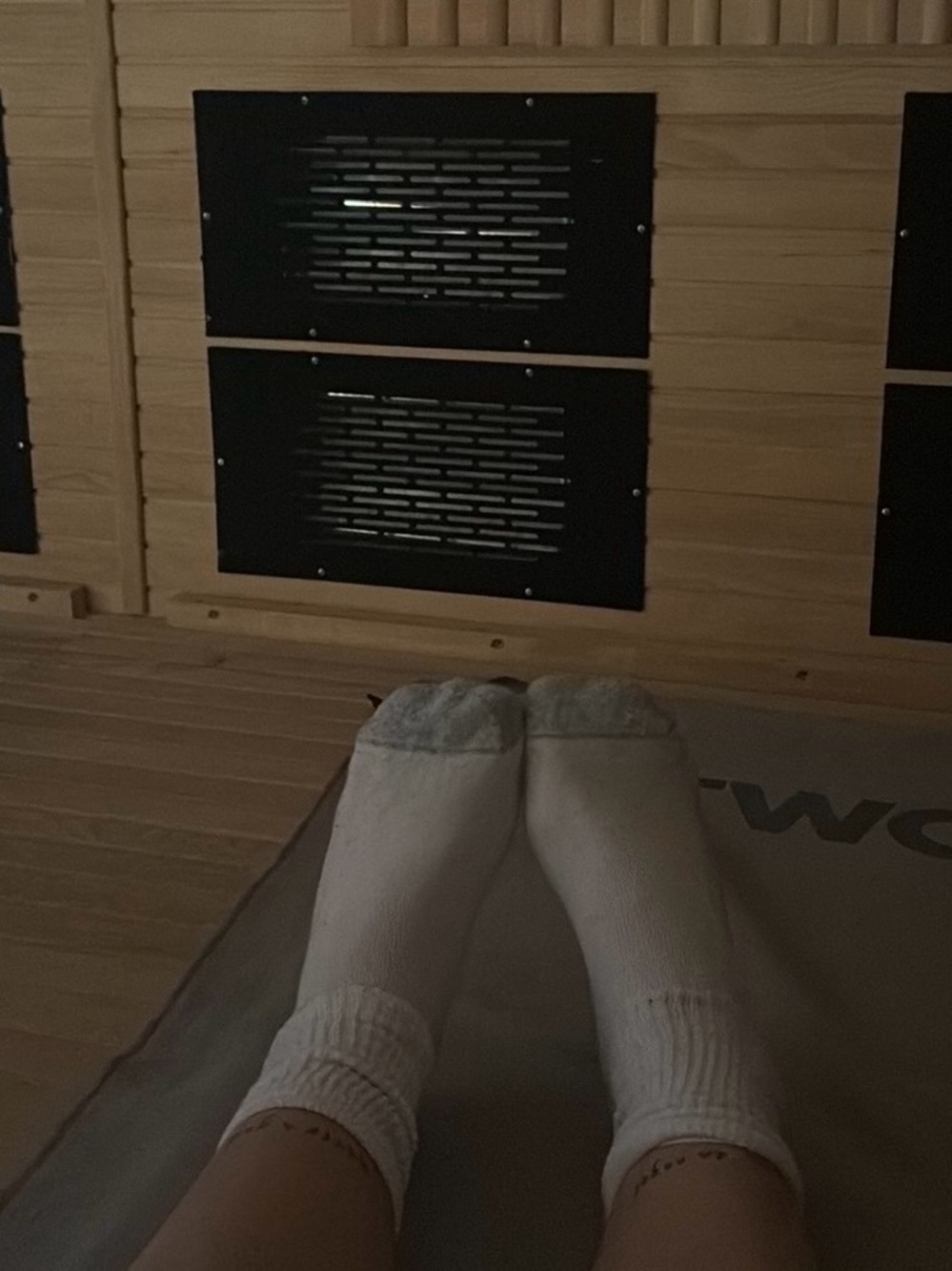 White Crew Socks size M - Classic Comfort